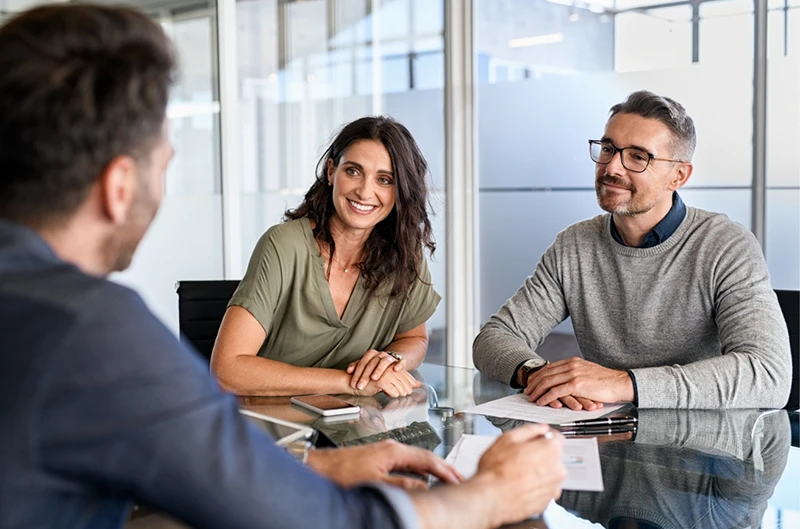 3 people discussing a Microsoft Azure Cloud Assessment 3 people discussing a Microsoft Azure Cloud Assessment